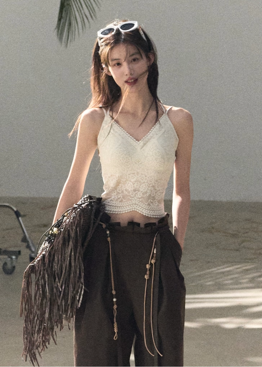 OAKMOO camisole, lace bra top women, Korean lace camisole, vine lace top, stretch lace camisole, beautiful back top women, feminine Korean fashion, slim fit camisole, elegant lace inner top, breathable lace bra top, OAKMOO spring summer top, minimalist lace camisole, layering camisole women