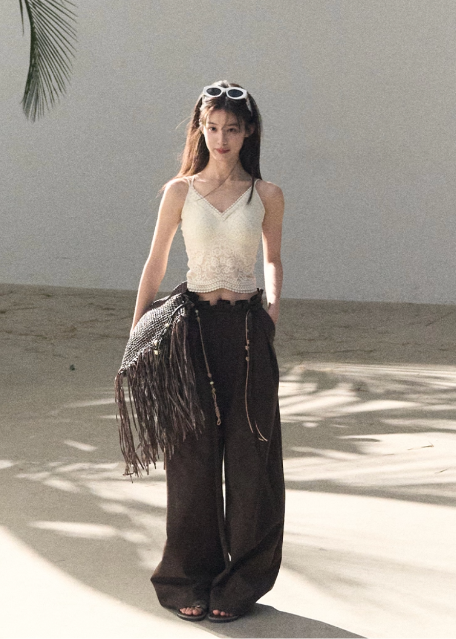 OAKMOO camisole, lace bra top women, Korean lace camisole, vine lace top, stretch lace camisole, beautiful back top women, feminine Korean fashion, slim fit camisole, elegant lace inner top, breathable lace bra top, OAKMOO spring summer top, minimalist lace camisole, layering camisole women