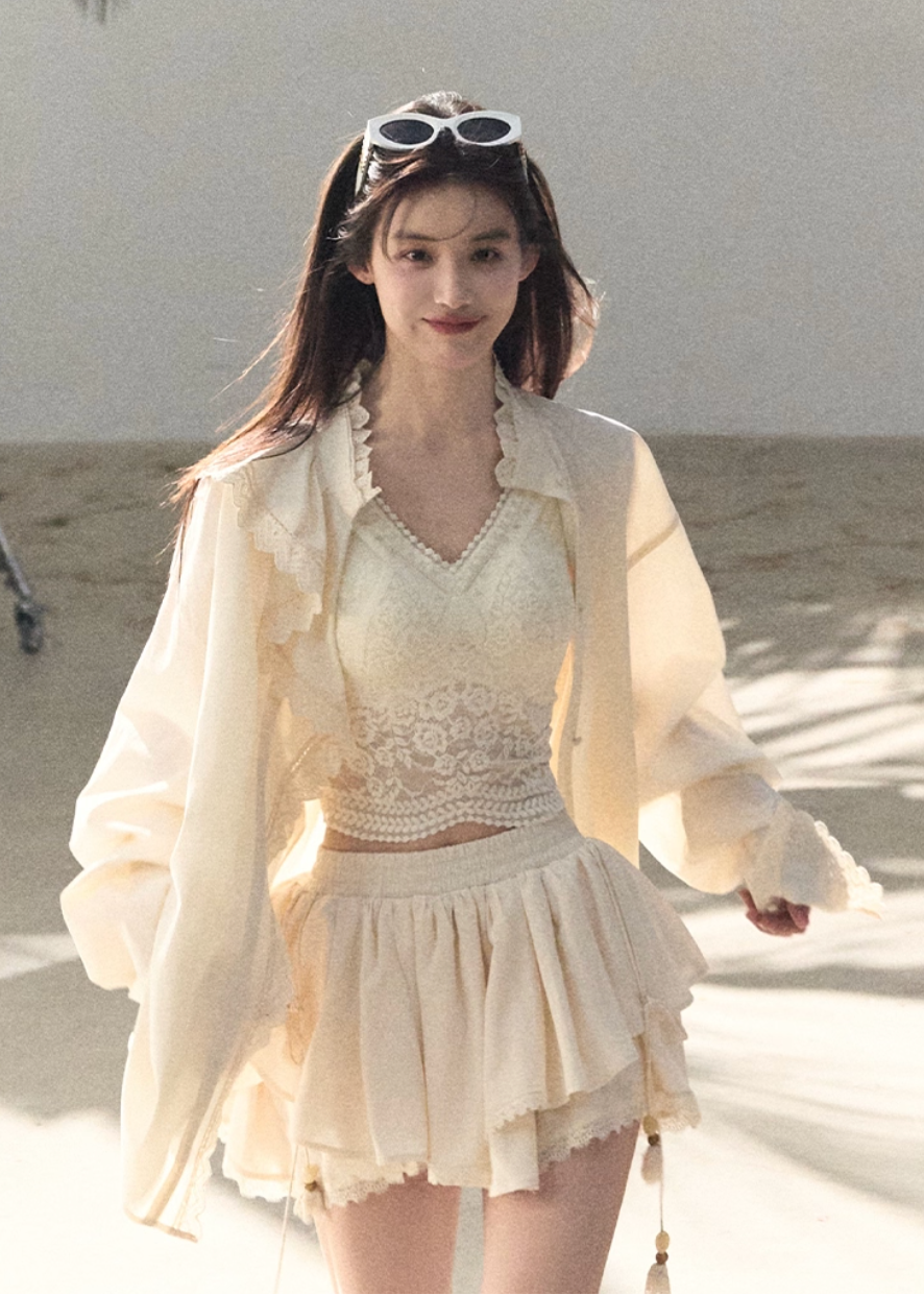 OAKMOO camisole, lace bra top women, Korean lace camisole, vine lace top, stretch lace camisole, beautiful back top women, feminine Korean fashion, slim fit camisole, elegant lace inner top, breathable lace bra top, OAKMOO spring summer top, minimalist lace camisole, layering camisole women