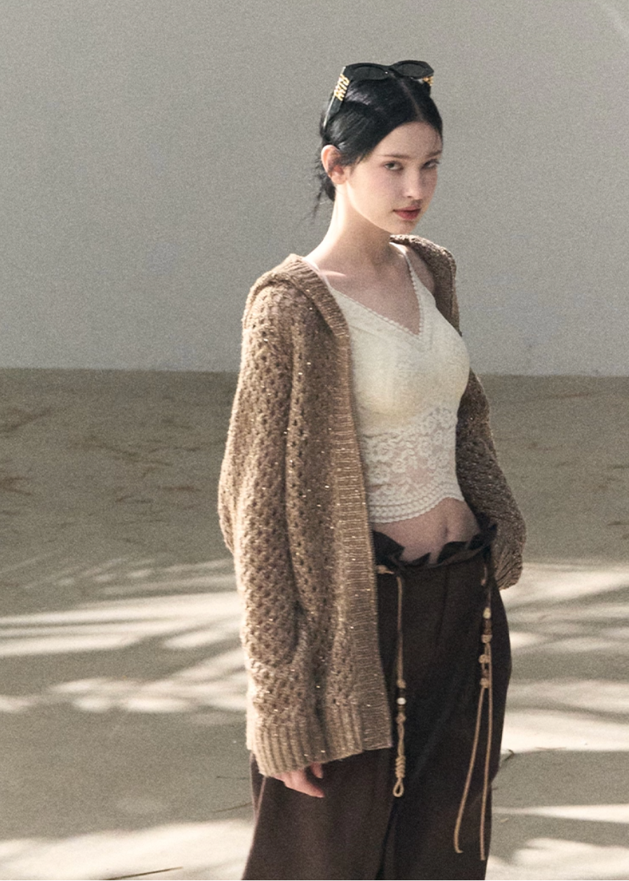 OAKMOO camisole, lace bra top women, Korean lace camisole, vine lace top, stretch lace camisole, beautiful back top women, feminine Korean fashion, slim fit camisole, elegant lace inner top, breathable lace bra top, OAKMOO spring summer top, minimalist lace camisole, layering camisole women
