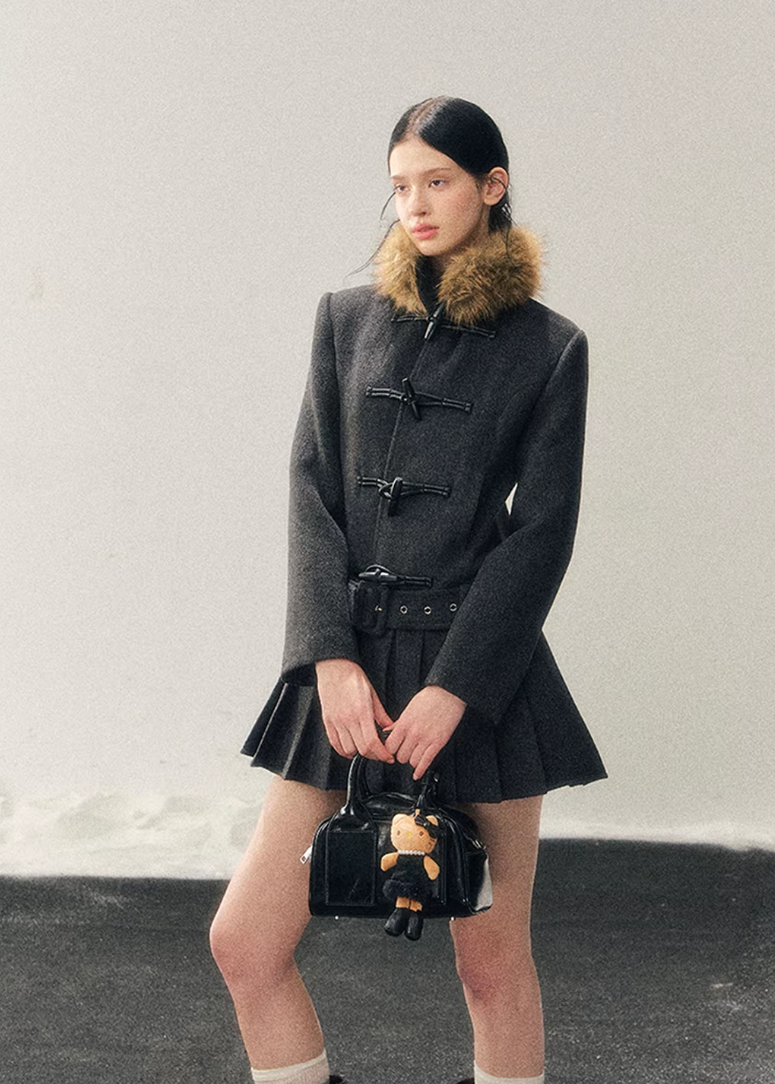 british wool coat women, horn buckle coat, mid length wool jacket, winter wool coat women, korean minimal outerwear, refined women coat, classic toggle coat women, elegant winter jacket, premium wool outerwear, understated women coat, aomalm wool style, timeless winter coat, modern classic women jacket, soft structured wool coat, daily luxury outerwear