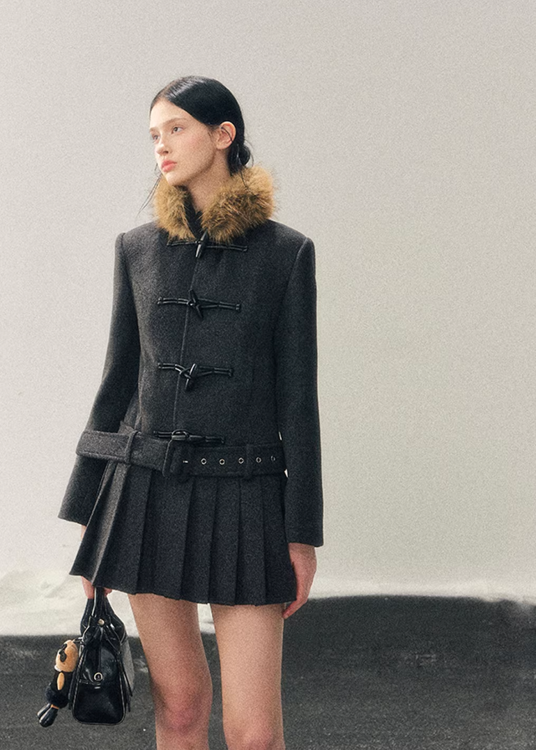 british wool coat women, horn buckle coat, mid length wool jacket, winter wool coat women, korean minimal outerwear, refined women coat, classic toggle coat women, elegant winter jacket, premium wool outerwear, understated women coat, aomalm wool style, timeless winter coat, modern classic women jacket, soft structured wool coat, daily luxury outerwear