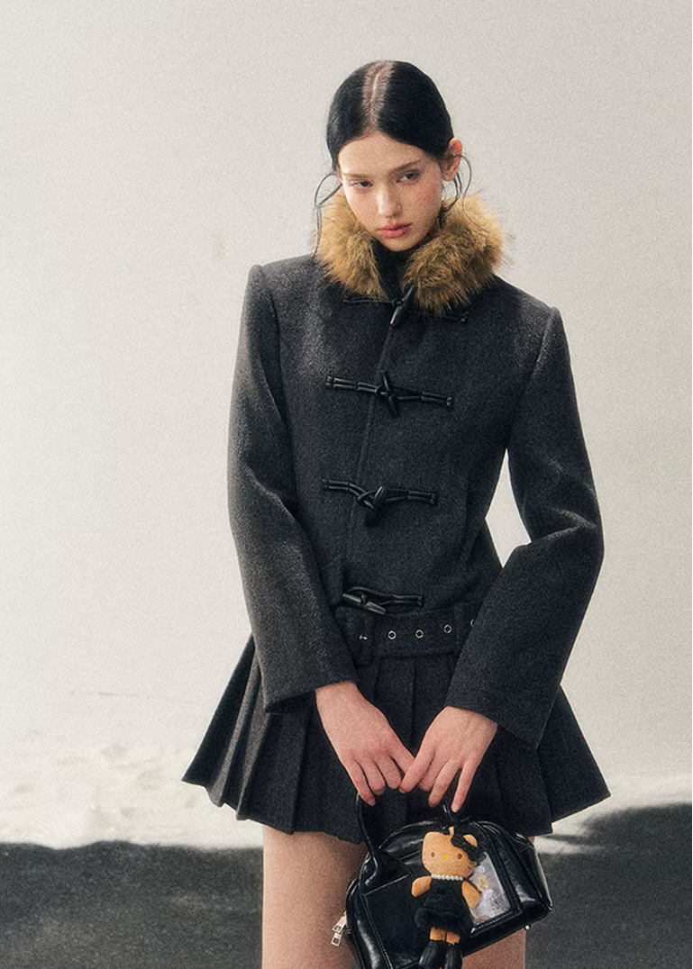 british wool coat women, horn buckle coat, mid length wool jacket, winter wool coat women, korean minimal outerwear, refined women coat, classic toggle coat women, elegant winter jacket, premium wool outerwear, understated women coat, aomalm wool style, timeless winter coat, modern classic women jacket, soft structured wool coat, daily luxury outerwear