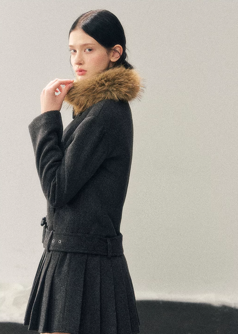 british wool coat women, horn buckle coat, mid length wool jacket, winter wool coat women, korean minimal outerwear, refined women coat, classic toggle coat women, elegant winter jacket, premium wool outerwear, understated women coat, aomalm wool style, timeless winter coat, modern classic women jacket, soft structured wool coat, daily luxury outerwear