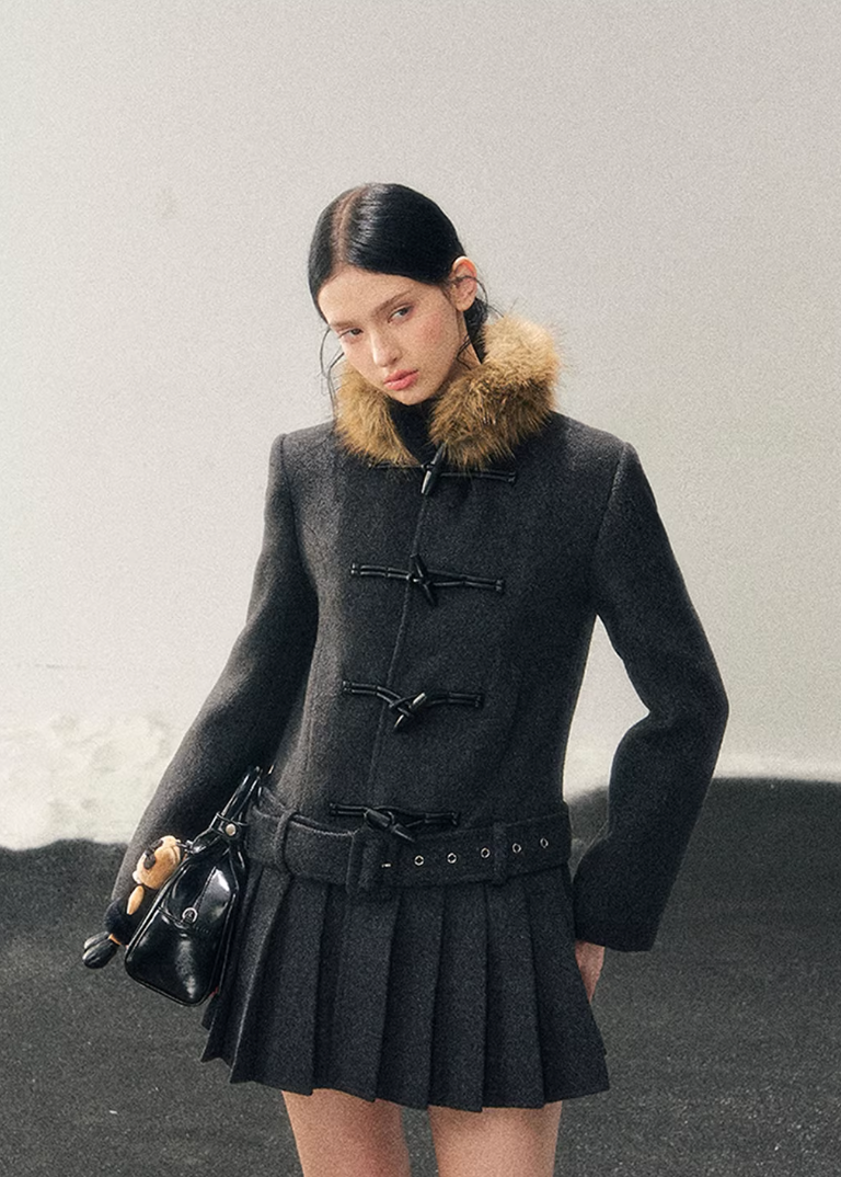 british wool coat women, horn buckle coat, mid length wool jacket, winter wool coat women, korean minimal outerwear, refined women coat, classic toggle coat women, elegant winter jacket, premium wool outerwear, understated women coat, aomalm wool style, timeless winter coat, modern classic women jacket, soft structured wool coat, daily luxury outerwear