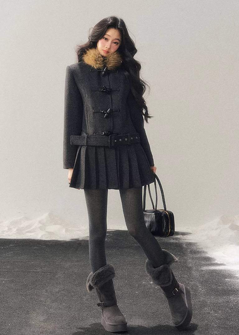 british wool coat women, horn buckle coat, mid length wool jacket, winter wool coat women, korean minimal outerwear, refined women coat, classic toggle coat women, elegant winter jacket, premium wool outerwear, understated women coat, aomalm wool style, timeless winter coat, modern classic women jacket, soft structured wool coat, daily luxury outerwear