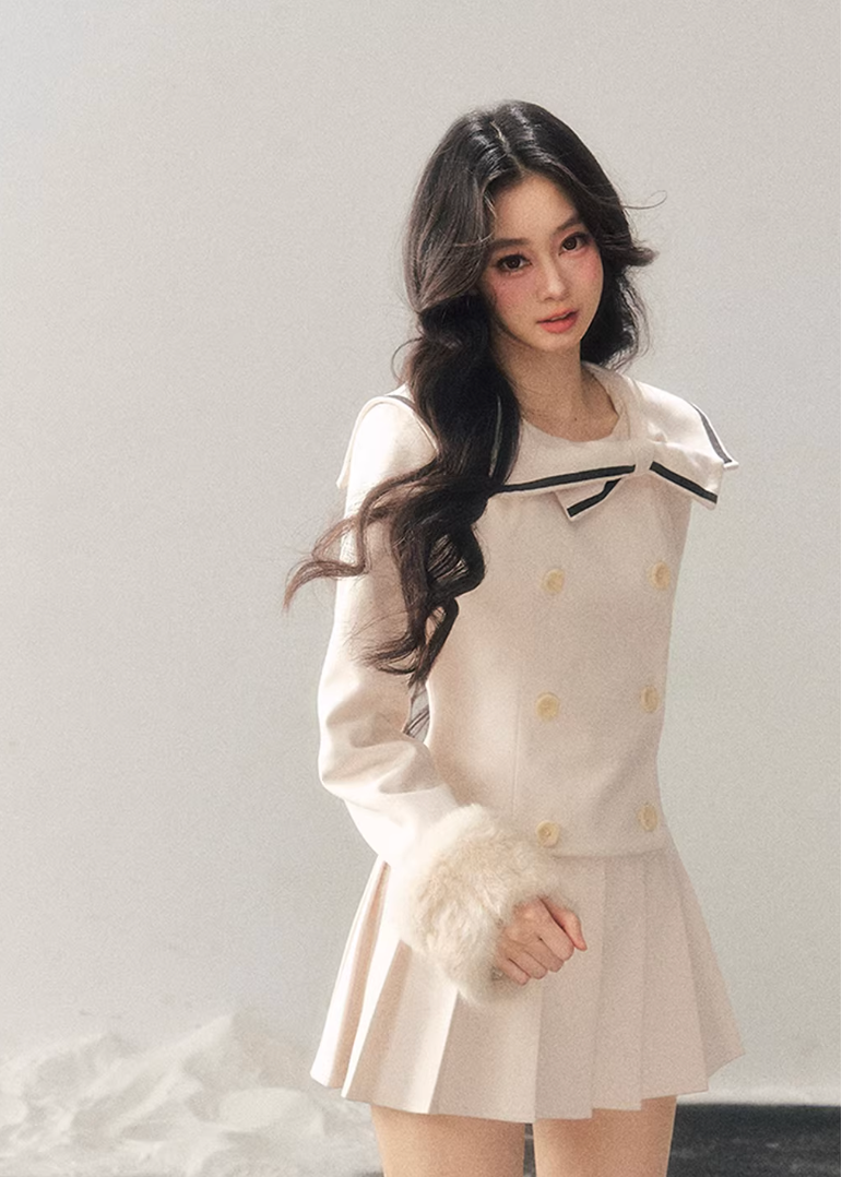 preppy winter dress women, pleated mini dress, slimming women dress, korean minimal dress, elegant short dress women, winter pleated skirt dress, refined women outfit, structured mini dress, feminine daily wear dress, premium women dress, aomalm dress style, classic preppy dress women, modern elegant dress, understated luxury women clothing, winter fashion dress