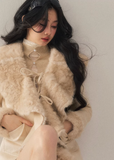 faux fur jacket women, lambswool style coat, winter fur jacket women, korean minimal outerwear, french style fur jacket, short winter coat women, elegant faux fur top, refined winter layering, premium women outerwear, soft plush jacket, aomalm jacket style, understated luxury coat, winter fashion women jacket, clean design fur coat, feminine winter outerwear