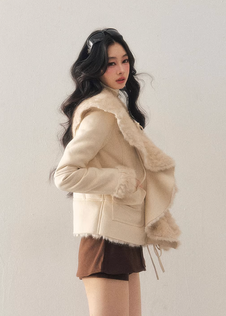 faux fur jacket women, lambswool style coat, winter fur jacket women, korean minimal outerwear, french style fur jacket, short winter coat women, elegant faux fur top, refined winter layering, premium women outerwear, soft plush jacket, aomalm jacket style, understated luxury coat, winter fashion women jacket, clean design fur coat, feminine winter outerwear