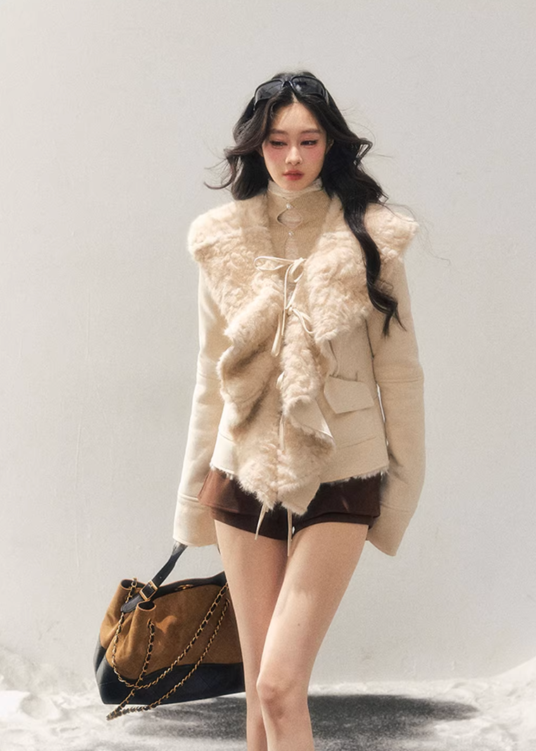 faux fur jacket women, lambswool style coat, winter fur jacket women, korean minimal outerwear, french style fur jacket, short winter coat women, elegant faux fur top, refined winter layering, premium women outerwear, soft plush jacket, aomalm jacket style, understated luxury coat, winter fashion women jacket, clean design fur coat, feminine winter outerwear