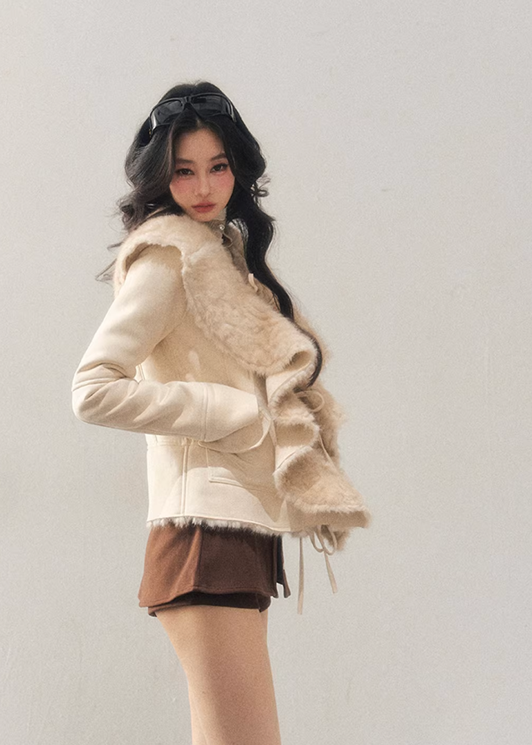 faux fur jacket women, lambswool style coat, winter fur jacket women, korean minimal outerwear, french style fur jacket, short winter coat women, elegant faux fur top, refined winter layering, premium women outerwear, soft plush jacket, aomalm jacket style, understated luxury coat, winter fashion women jacket, clean design fur coat, feminine winter outerwear