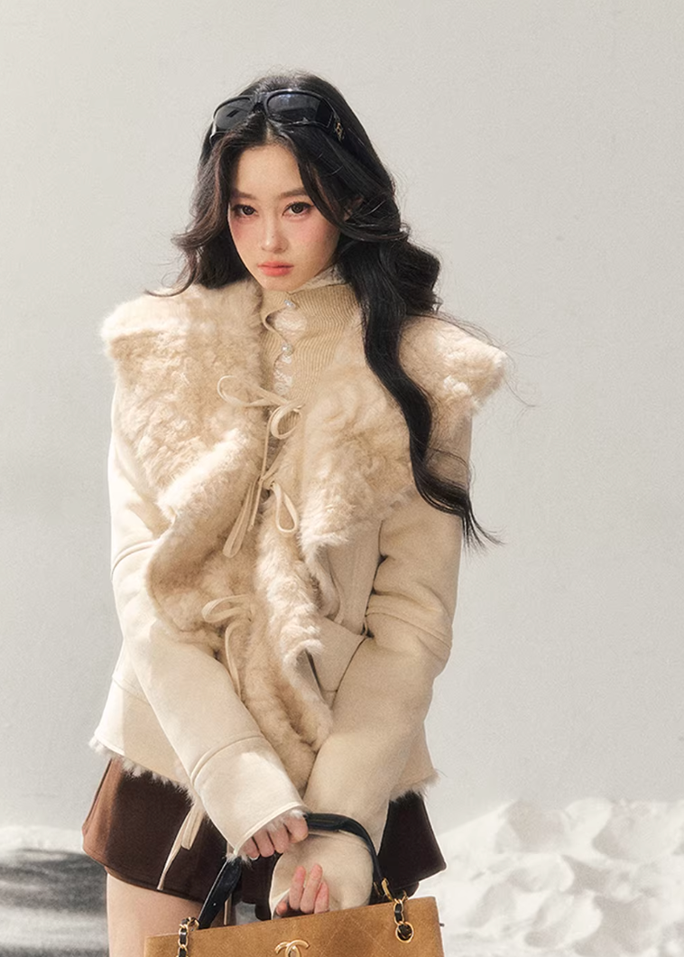 faux fur jacket women, lambswool style coat, winter fur jacket women, korean minimal outerwear, french style fur jacket, short winter coat women, elegant faux fur top, refined winter layering, premium women outerwear, soft plush jacket, aomalm jacket style, understated luxury coat, winter fashion women jacket, clean design fur coat, feminine winter outerwear