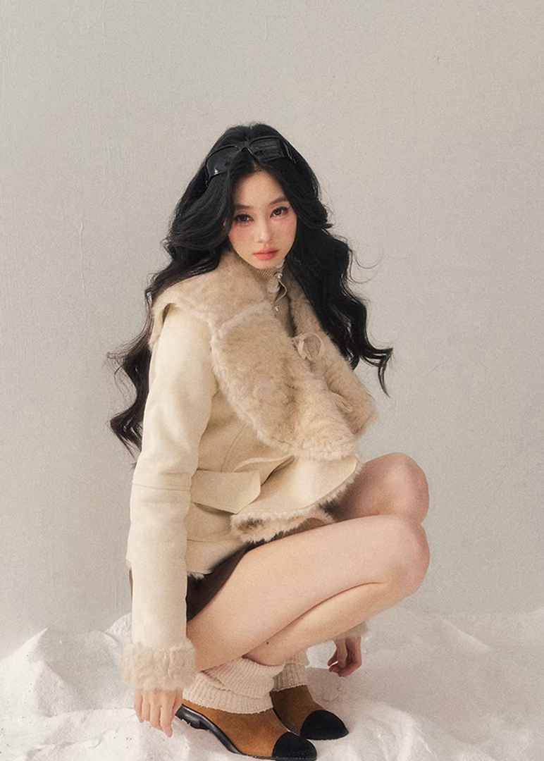 faux fur jacket women, lambswool style coat, winter fur jacket women, korean minimal outerwear, french style fur jacket, short winter coat women, elegant faux fur top, refined winter layering, premium women outerwear, soft plush jacket, aomalm jacket style, understated luxury coat, winter fashion women jacket, clean design fur coat, feminine winter outerwear