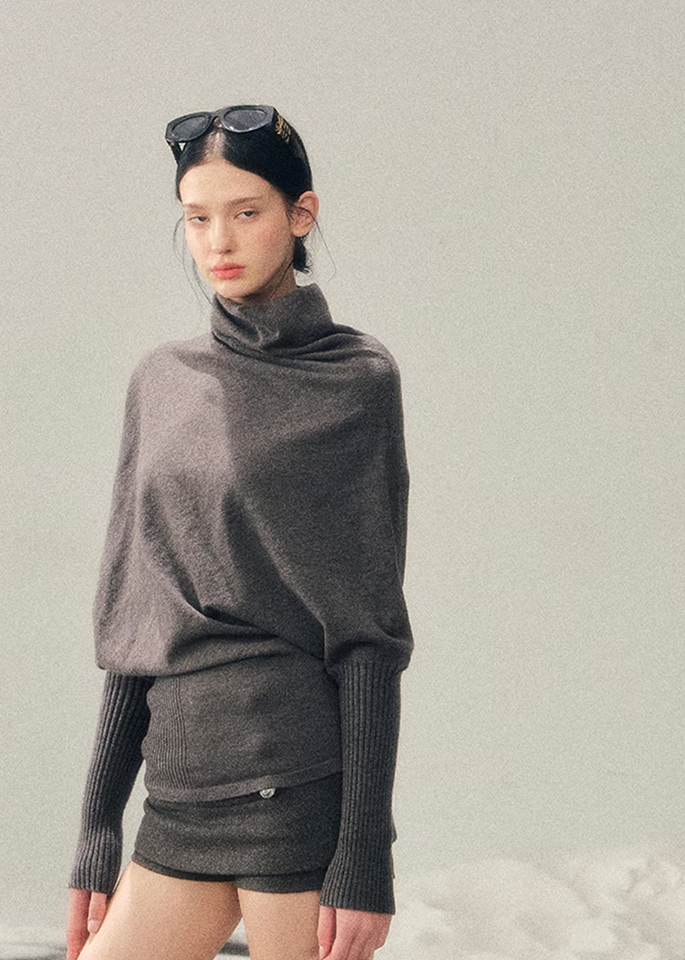 turtleneck knit sweater women, korean minimal knit top, lazy style winter sweater, draped knit top women, soft waist sweater, refined casual knitwear, winter knit top women, elegant daily wear sweater, premium women knit, aomalm knit style, understated luxury sweater, modern women basics, relaxed fit turtleneck, versatile winter knit, feminine winter top