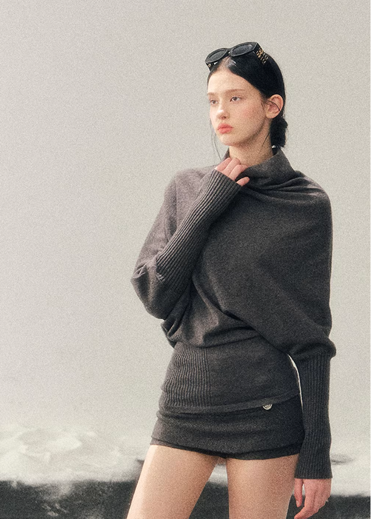 turtleneck knit sweater women, korean minimal knit top, lazy style winter sweater, draped knit top women, soft waist sweater, refined casual knitwear, winter knit top women, elegant daily wear sweater, premium women knit, aomalm knit style, understated luxury sweater, modern women basics, relaxed fit turtleneck, versatile winter knit, feminine winter top