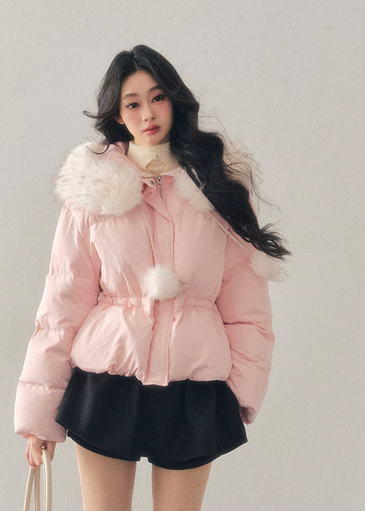 short down jacket women, white duck down coat, winter puffer jacket women, hooded down jacket women, korean minimal outerwear, elegant winter down coat, premium women down jacket, aomalm down style, feminine winter jacket, lightweight warm coat women, refined winter outerwear, understated luxury winter wear, modern women puffer, cozy winter jacket women, daily winter essential