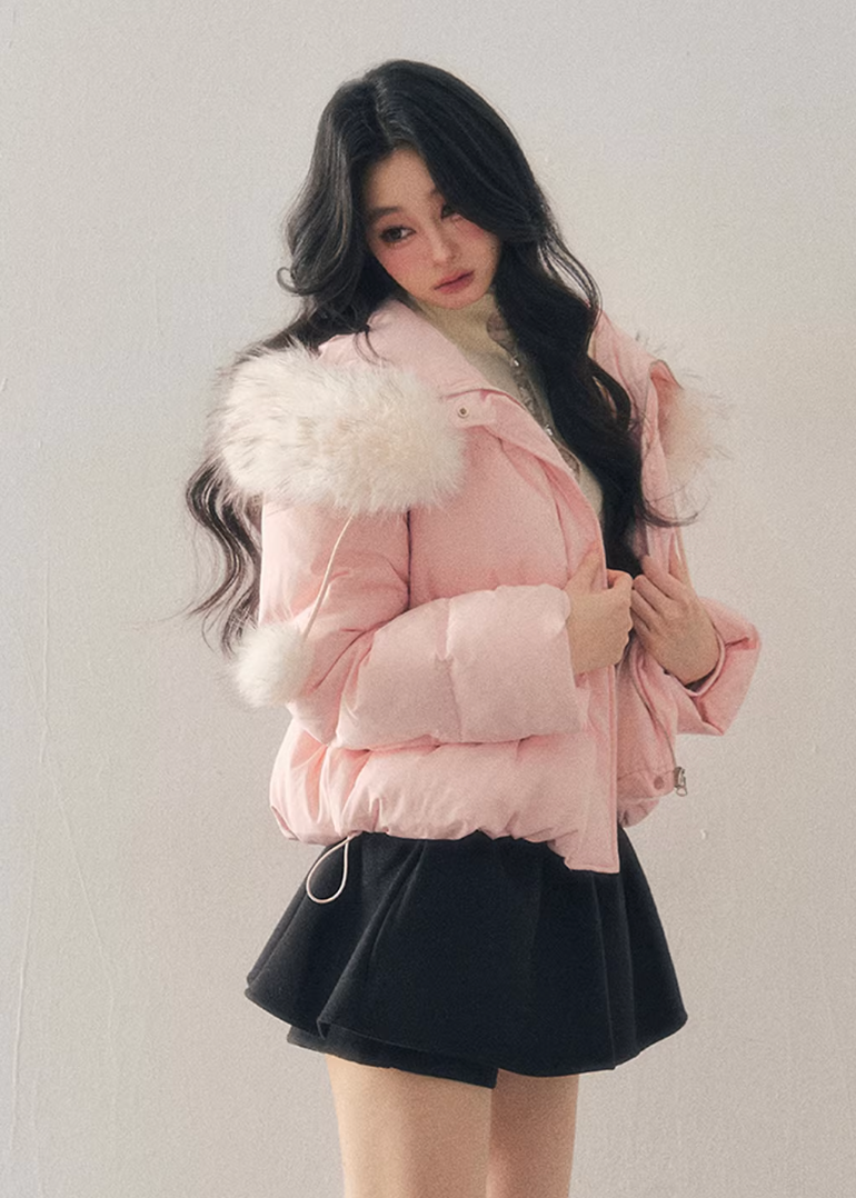 short down jacket women, white duck down coat, winter puffer jacket women, hooded down jacket women, korean minimal outerwear, elegant winter down coat, premium women down jacket, aomalm down style, feminine winter jacket, lightweight warm coat women, refined winter outerwear, understated luxury winter wear, modern women puffer, cozy winter jacket women, daily winter essential