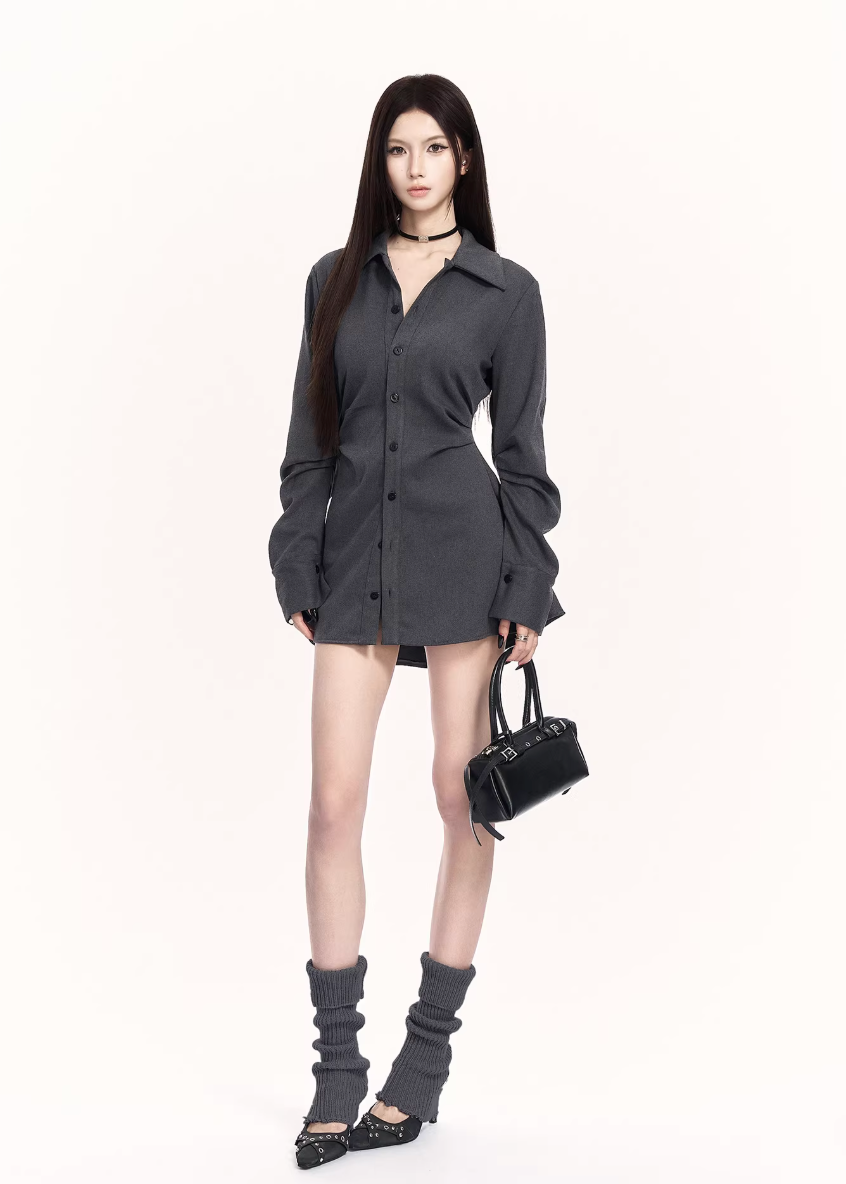 layered shirt set women, structured tunic shirt, edgy commuter outfit, two piece shirt women, waist shaping shirt set, dark minimalist fashion, vock shirt style, urban women outfit, tailored long sleeve shirt, modern street tailoring, alternative office wear women, black gray shirt set, controlled silhouette fashion, premium niche womenswear, minimalist edgy clothing