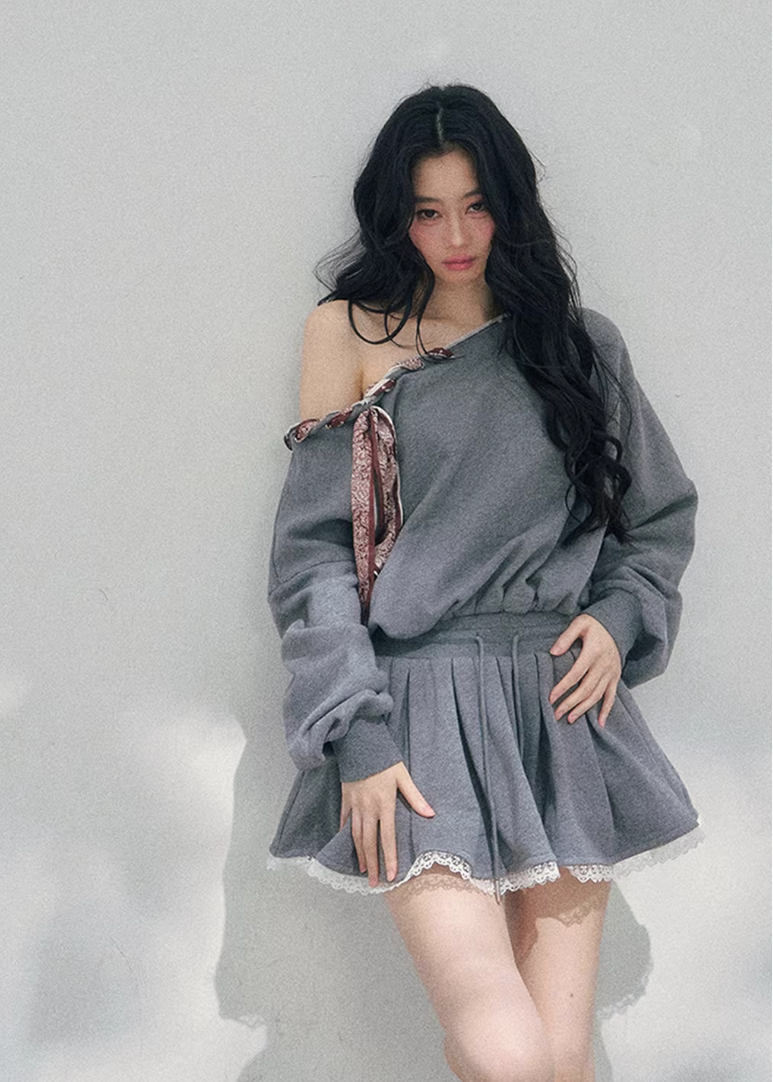 AOMALM slanted shoulder dress women, French romantic sweatshirt mini dress, feminine lace trim knit dress, Korean elegant casual spring dress, quiet luxury romantic outfit, Parisian inspired asymmetric knit dress, delicate lace hem mini dress, romantic Korean French aesthetic clothing, lightweight spring sweatshirt dress women, refined feminine casual dress, soft luxury womenswear knit dress, elegant sporty romantic outfit, luxury Korean designer inspired dress