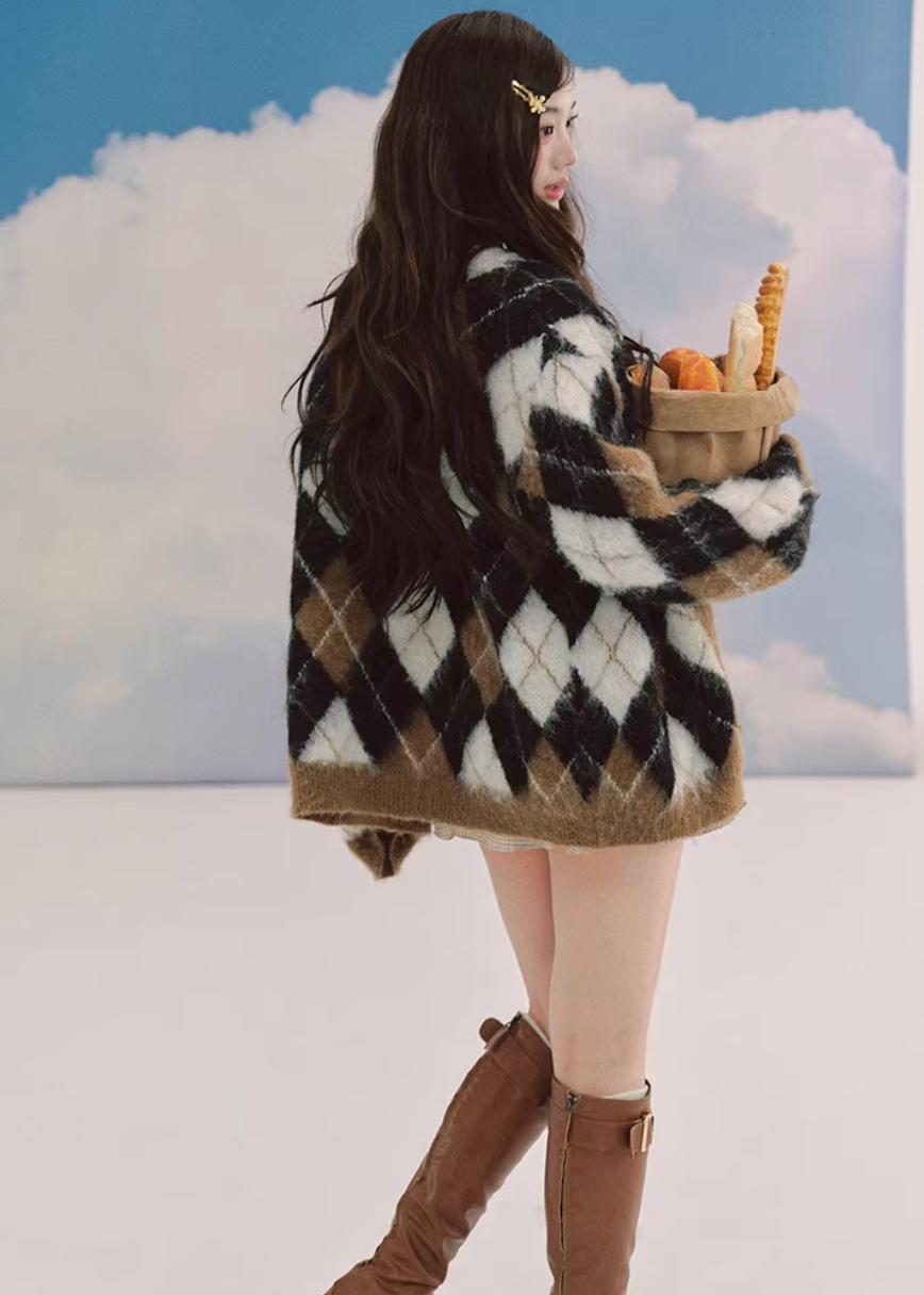 LaluneDuCiel argyle cardigan women, Korean feminine knit cardigan, collegiate style sweater women, vintage argyle knit cardigan, cozy oversized cardigan Korean fashion, soft academia knitwear women, elegant Korean style sweater, casual feminine cardigan outfit, spring knit cardigan women, chic Korean fashion knitwear