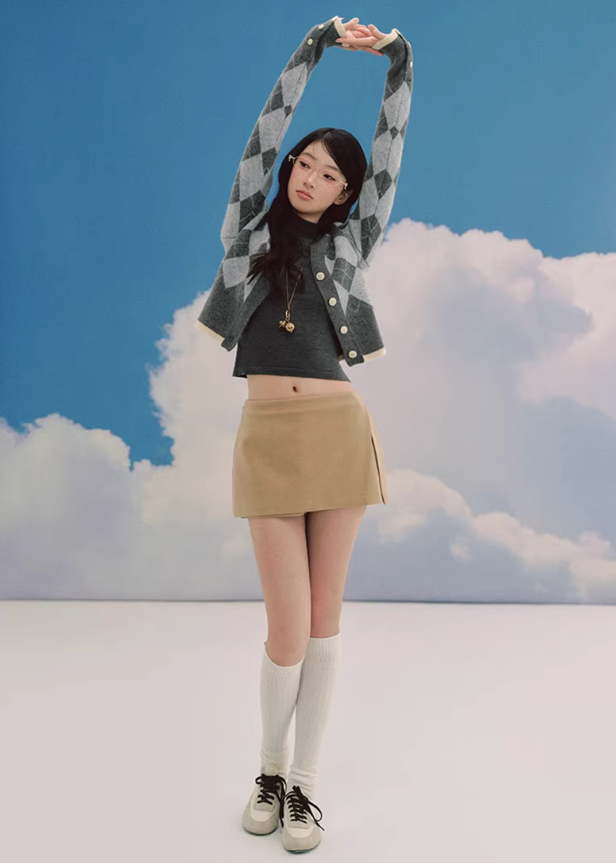 LaluneDuCiel argyle cardigan women, Korean feminine knit cardigan, diamond plaid sweater women, campus style cardigan Korean fashion, elegant Korean style knitwear, soft academia sweater women, vintage argyle knit cardigan, chic Korean fashion cardigan, V-neck knit sweater women, casual feminine cardigan outfit