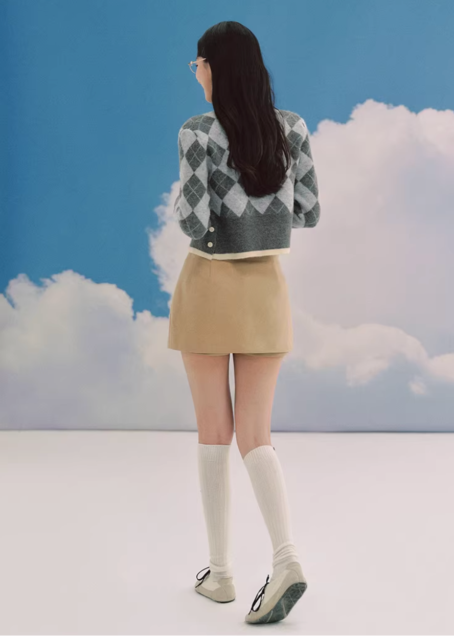 LaluneDuCiel argyle cardigan women, Korean feminine knit cardigan, diamond plaid sweater women, campus style cardigan Korean fashion, elegant Korean style knitwear, soft academia sweater women, vintage argyle knit cardigan, chic Korean fashion cardigan, V-neck knit sweater women, casual feminine cardigan outfit