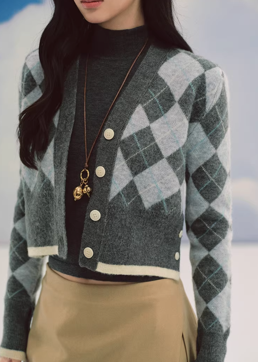LaluneDuCiel argyle cardigan women, Korean feminine knit cardigan, diamond plaid sweater women, campus style cardigan Korean fashion, elegant Korean style knitwear, soft academia sweater women, vintage argyle knit cardigan, chic Korean fashion cardigan, V-neck knit sweater women, casual feminine cardigan outfit