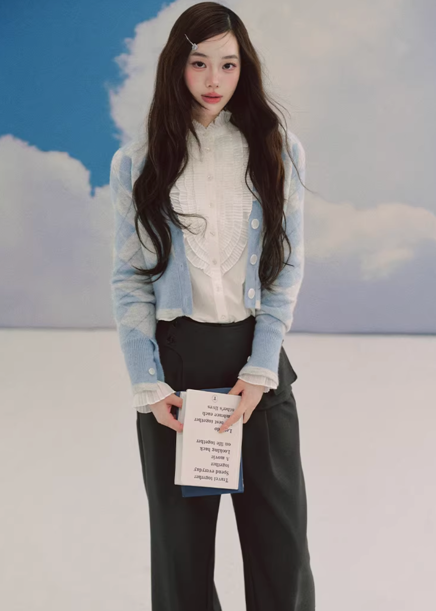 LaluneDuCiel argyle cardigan women, Korean feminine knit cardigan, diamond plaid sweater women, campus style cardigan Korean fashion, elegant Korean style knitwear, soft academia sweater women, vintage argyle knit cardigan, chic Korean fashion cardigan, V-neck knit sweater women, casual feminine cardigan outfit