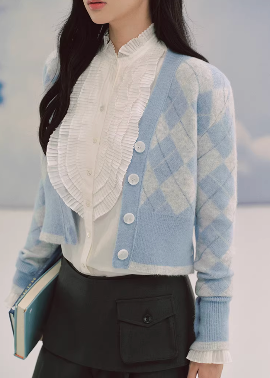 LaluneDuCiel argyle cardigan women, Korean feminine knit cardigan, diamond plaid sweater women, campus style cardigan Korean fashion, elegant Korean style knitwear, soft academia sweater women, vintage argyle knit cardigan, chic Korean fashion cardigan, V-neck knit sweater women, casual feminine cardigan outfit