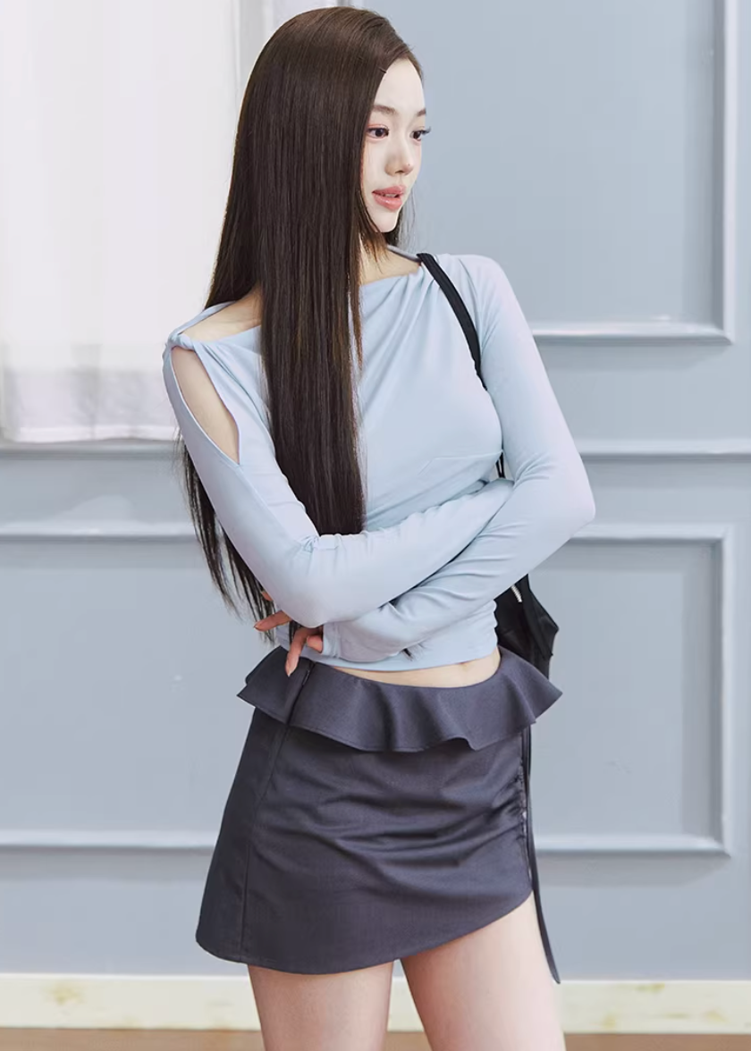 off shoulder top women, tencel long sleeve top, asymmetrical neckline top, korean fashion top, slim fit tee women, minimalist long sleeve top, breathable fabric top, modern feminine clothing, casual chic top, fitted long sleeve shirt, soft knit top women, versatile everyday top, aesthetic fashion top, parisian style clothing, clean line top, lightweight layering top, refined casual wear, edgy feminine outfit, simple design top, contemporary fashion women