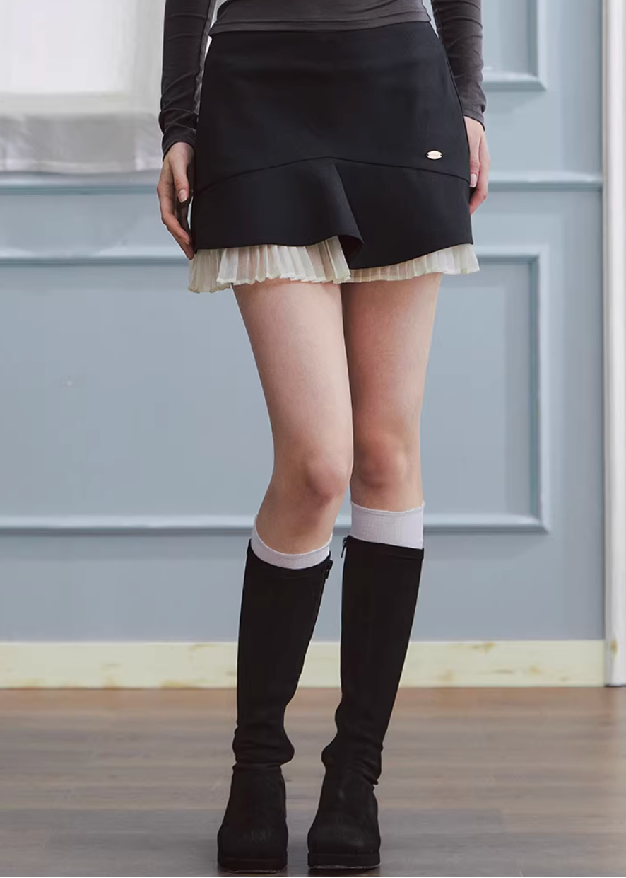 layered mini skirt women, pleated skirt women, ruffle mini skirt, korean fashion skirt, asymmetrical skirt, feminine mini skirt, contrast layer skirt, aesthetic fashion skirt, chic everyday outfit, modern feminine clothing, lightweight skirt women, versatile mini skirt, casual elegant skirt, spring mini skirt, soft texture skirt, stylish short skirt, parisian style clothing, refined casual wear, playful mini skirt, clean silhouette skirt