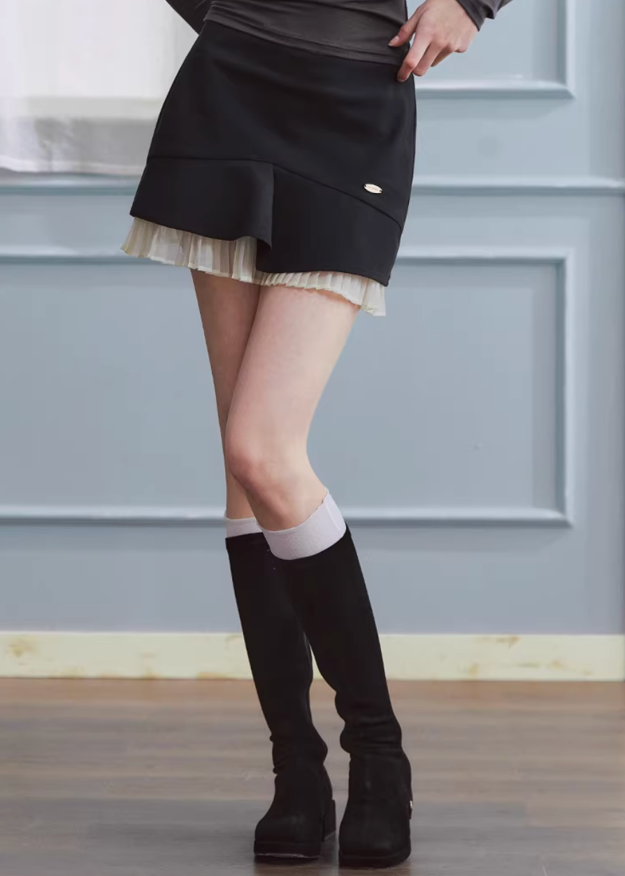 layered mini skirt women, pleated skirt women, ruffle mini skirt, korean fashion skirt, asymmetrical skirt, feminine mini skirt, contrast layer skirt, aesthetic fashion skirt, chic everyday outfit, modern feminine clothing, lightweight skirt women, versatile mini skirt, casual elegant skirt, spring mini skirt, soft texture skirt, stylish short skirt, parisian style clothing, refined casual wear, playful mini skirt, clean silhouette skirt
