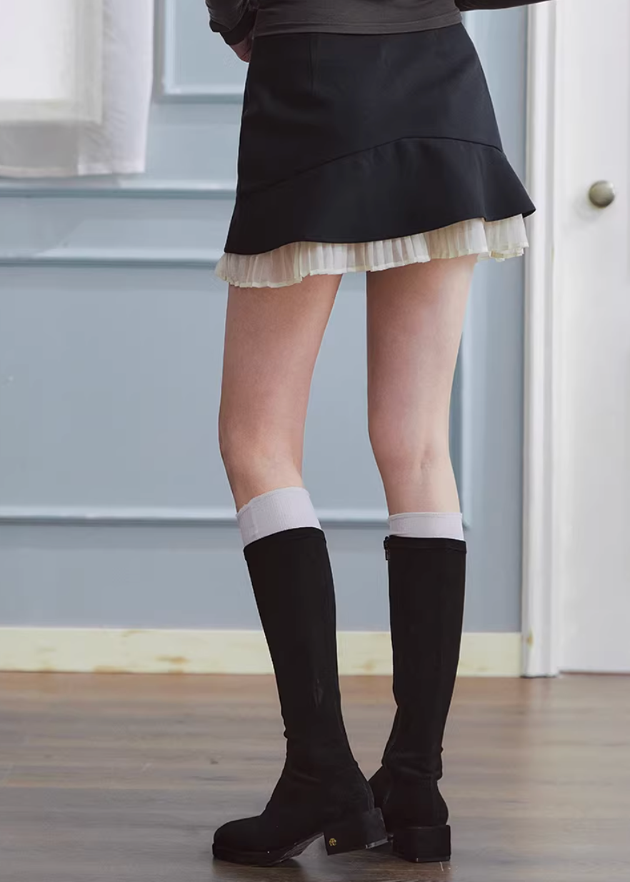 layered mini skirt women, pleated skirt women, ruffle mini skirt, korean fashion skirt, asymmetrical skirt, feminine mini skirt, contrast layer skirt, aesthetic fashion skirt, chic everyday outfit, modern feminine clothing, lightweight skirt women, versatile mini skirt, casual elegant skirt, spring mini skirt, soft texture skirt, stylish short skirt, parisian style clothing, refined casual wear, playful mini skirt, clean silhouette skirt