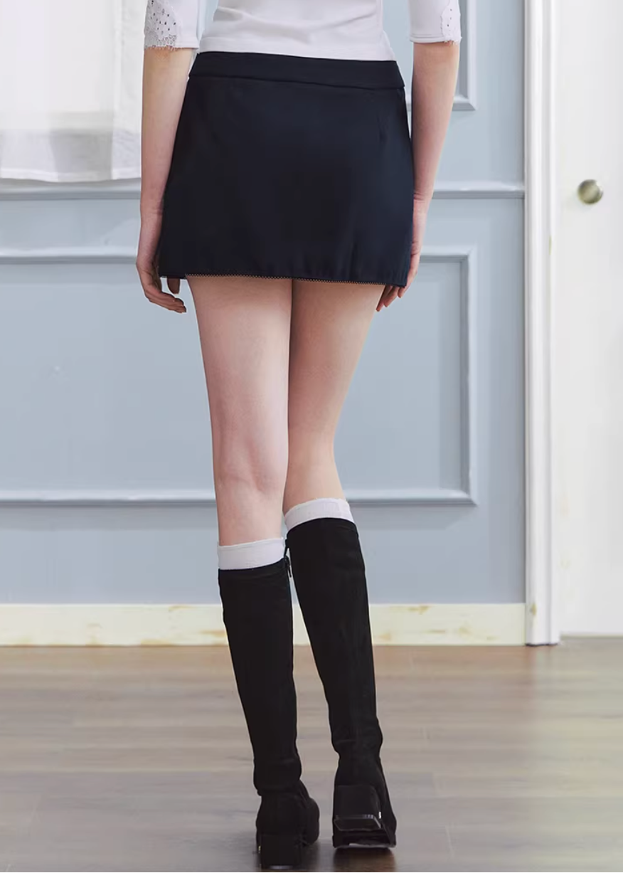 mini skirt women, drawstring skirt, layered waist skirt, korean fashion skirt, spring outfits 2026, casual spring outfits, slim fit mini skirt, contrast detail skirt, aesthetic fashion skirt, modern feminine clothing, versatile mini skirt, chic everyday outfit, parisian style clothing, refined casual wear, clean silhouette skirt, trendy mini skirt, spring wardrobe essential, fitted skirt women, street style skirt, minimal fashion skirt