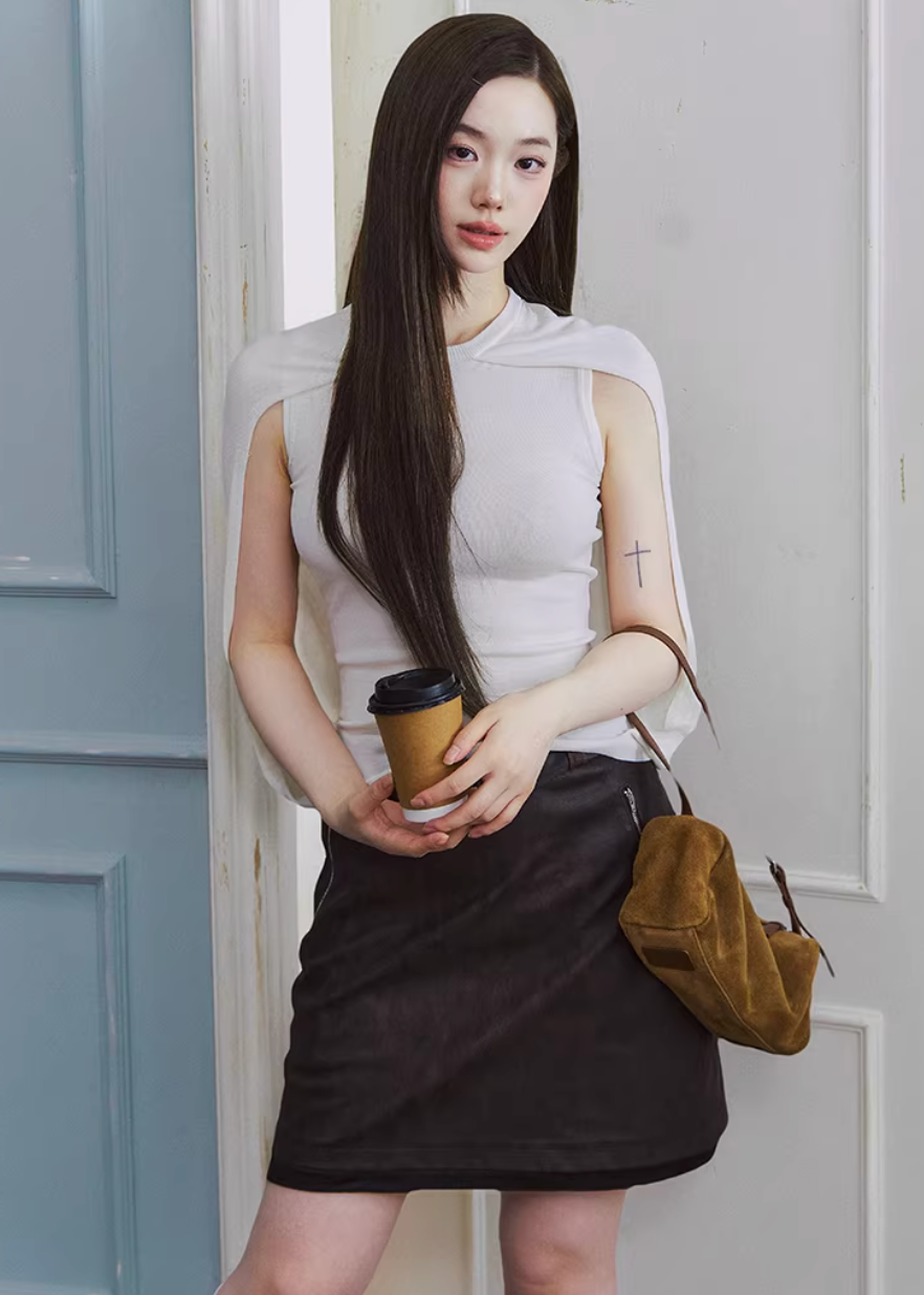 leather mini skirt women, black leather skirt, korean fashion skirt, spring outfits 2026, casual spring outfits, vintage leather skirt, structured mini skirt, aesthetic fashion skirt, modern feminine clothing, chic street style skirt, versatile mini skirt, edgy outfit women, refined casual wear, parisian style clothing, fitted leather skirt, clean silhouette skirt, stylish short skirt, contemporary fashion women, statement skirt women, essential wardrobe piece