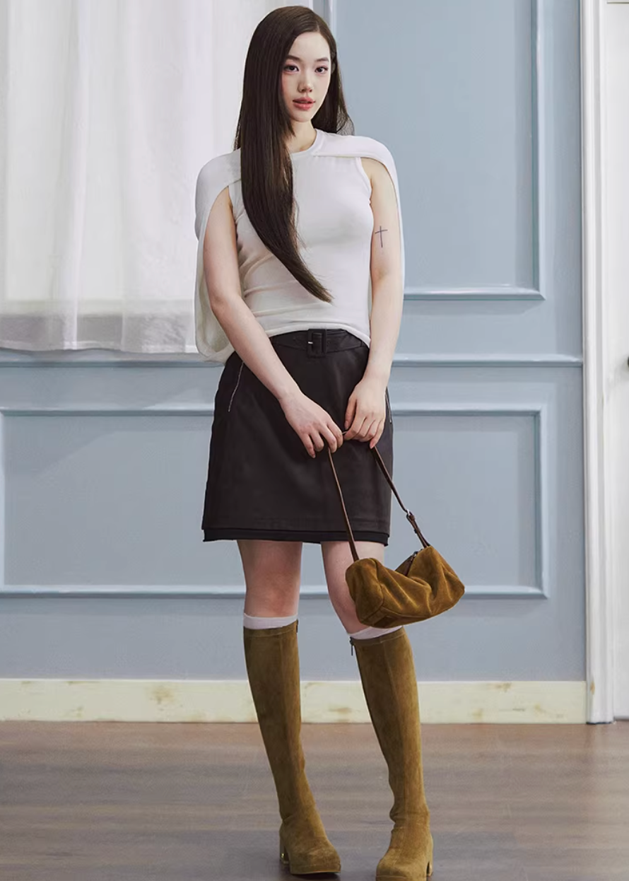 leather mini skirt women, black leather skirt, korean fashion skirt, spring outfits 2026, casual spring outfits, vintage leather skirt, structured mini skirt, aesthetic fashion skirt, modern feminine clothing, chic street style skirt, versatile mini skirt, edgy outfit women, refined casual wear, parisian style clothing, fitted leather skirt, clean silhouette skirt, stylish short skirt, contemporary fashion women, statement skirt women, essential wardrobe piece
