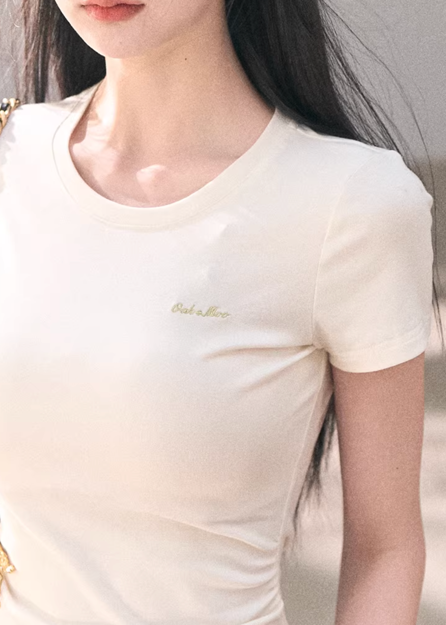 crew neck t shirt women, embroidered logo tee, korean fashion top, spring outfits 2026, casual spring outfits, slim fit t shirt women, minimalist t shirt women, basic essential top, breathable cotton tee, soft aesthetic outfit, modern feminine clothing, parisian style clothing, versatile everyday top, chic casual outfit, clean line t shirt, refined casual wear, simple design top, spring wardrobe essential, fitted t shirt women, effortless style top