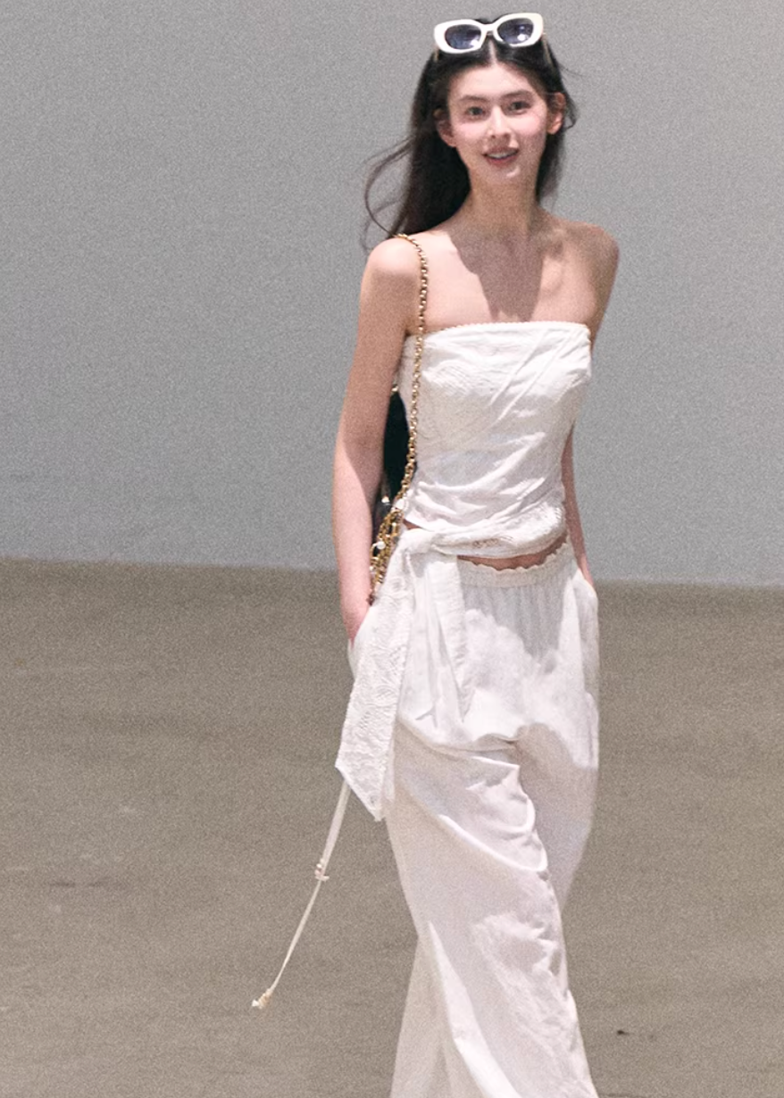 bandeau set women, linen two piece outfit, korean fashion set, spring outfit ideas, casual spring outfits, resort outfit women, wide leg pants set, minimalist summer outfit, breathable fabric set, soft aesthetic outfit, modern feminine clothing, parisian style clothing, versatile two piece outfit, travel outfit women, relaxed fit pants women, chic everyday set, natural fabric outfit, calm luxury fashion, effortless style set, spring wardrobe set
