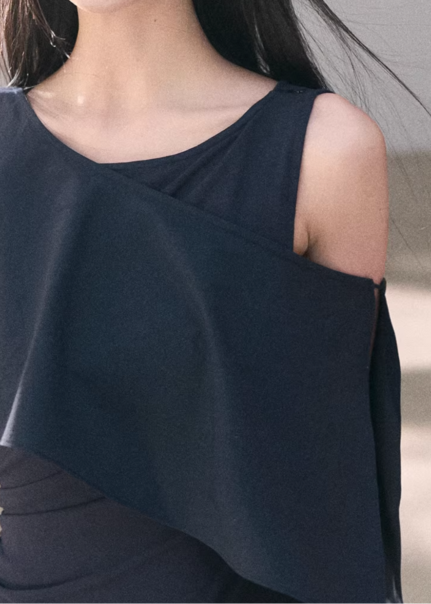 a line long dress women, layered dress women, korean fashion dress, spring outfits 2026, casual spring outfits, wrap dress women, minimalist long dress, soft aesthetic outfit, breathable fabric dress, modern feminine clothing, parisian style clothing, versatile long dress, chic everyday outfit, calm luxury fashion, lightweight dress women, elegant casual dress, effortless style dress, refined minimal dress, spring wardrobe dress, feminine silhouette dress