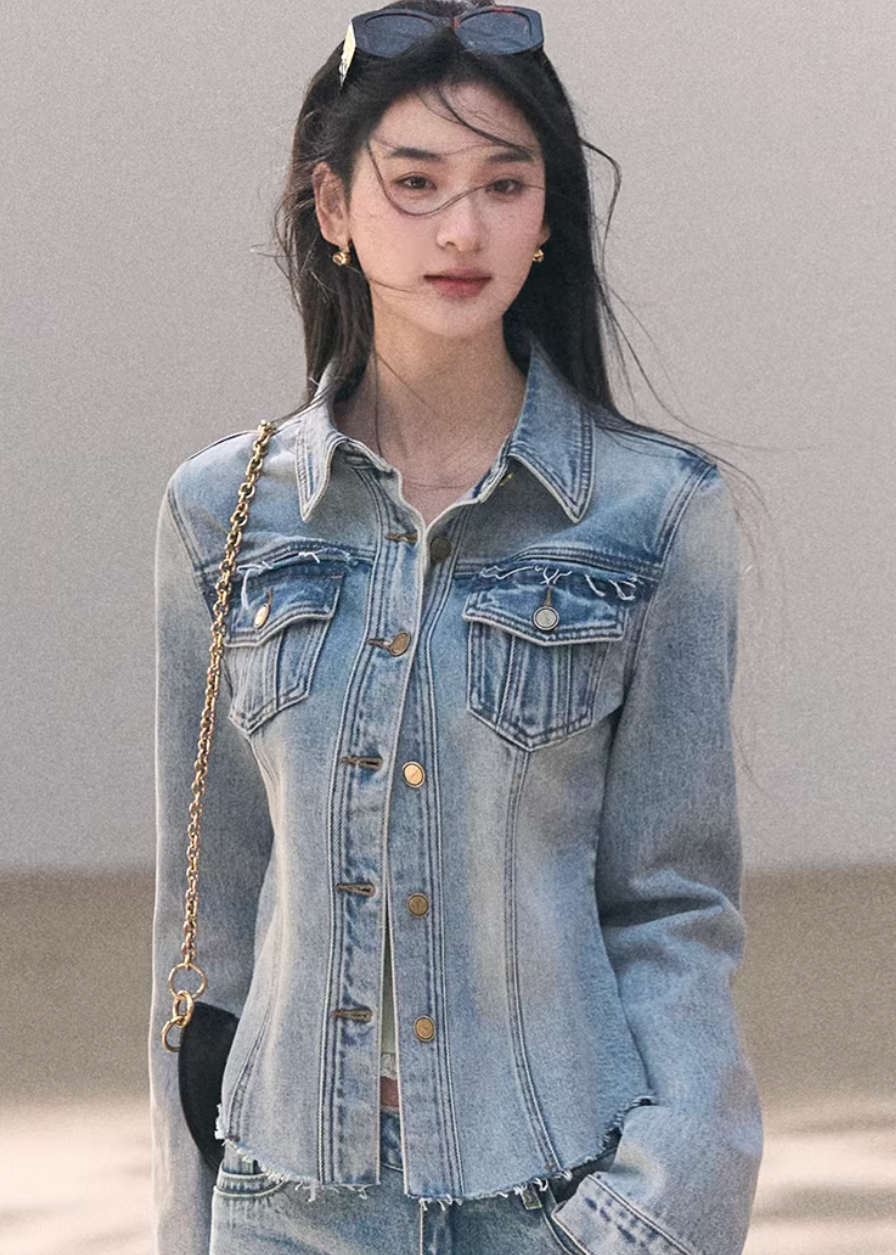 denim jacket women, short denim coat, korean fashion outerwear, spring outfits 2026, casual spring outfits, washed denim jacket, lightweight spring jacket, minimalist denim style, soft aesthetic outfit, modern feminine clothing, parisian style clothing, versatile layering jacket, chic everyday outfit, calm luxury fashion, commuter style jacket, relaxed fit denim jacket, effortless style outerwear, natural tone denim, spring wardrobe jacket, essential layering piece