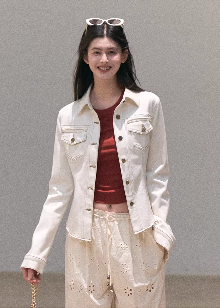denim jacket women, short denim coat, korean fashion outerwear, spring outfits 2026, casual spring outfits, washed denim jacket, lightweight spring jacket, minimalist denim style, soft aesthetic outfit, modern feminine clothing, parisian style clothing, versatile layering jacket, chic everyday outfit, calm luxury fashion, commuter style jacket, relaxed fit denim jacket, effortless style outerwear, natural tone denim, spring wardrobe jacket, essential layering piece