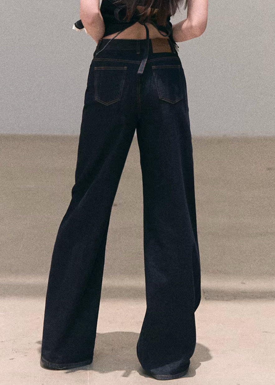straight jeans women, loose fit denim, korean fashion denim, spring outfits 2026, casual spring outfits, relaxed straight jeans, minimalist denim style, soft aesthetic outfit, breathable cotton jeans, modern feminine clothing, parisian style clothing, versatile casual pants, chic everyday outfit, calm luxury fashion, light wash jeans women, effortless style jeans, spring wardrobe denim, comfortable wide jeans, natural tone denim, everyday essential jeans