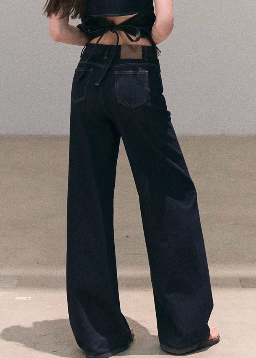 straight jeans women, loose fit denim, korean fashion denim, spring outfits 2026, casual spring outfits, relaxed straight jeans, minimalist denim style, soft aesthetic outfit, breathable cotton jeans, modern feminine clothing, parisian style clothing, versatile casual pants, chic everyday outfit, calm luxury fashion, light wash jeans women, effortless style jeans, spring wardrobe denim, comfortable wide jeans, natural tone denim, everyday essential jeans