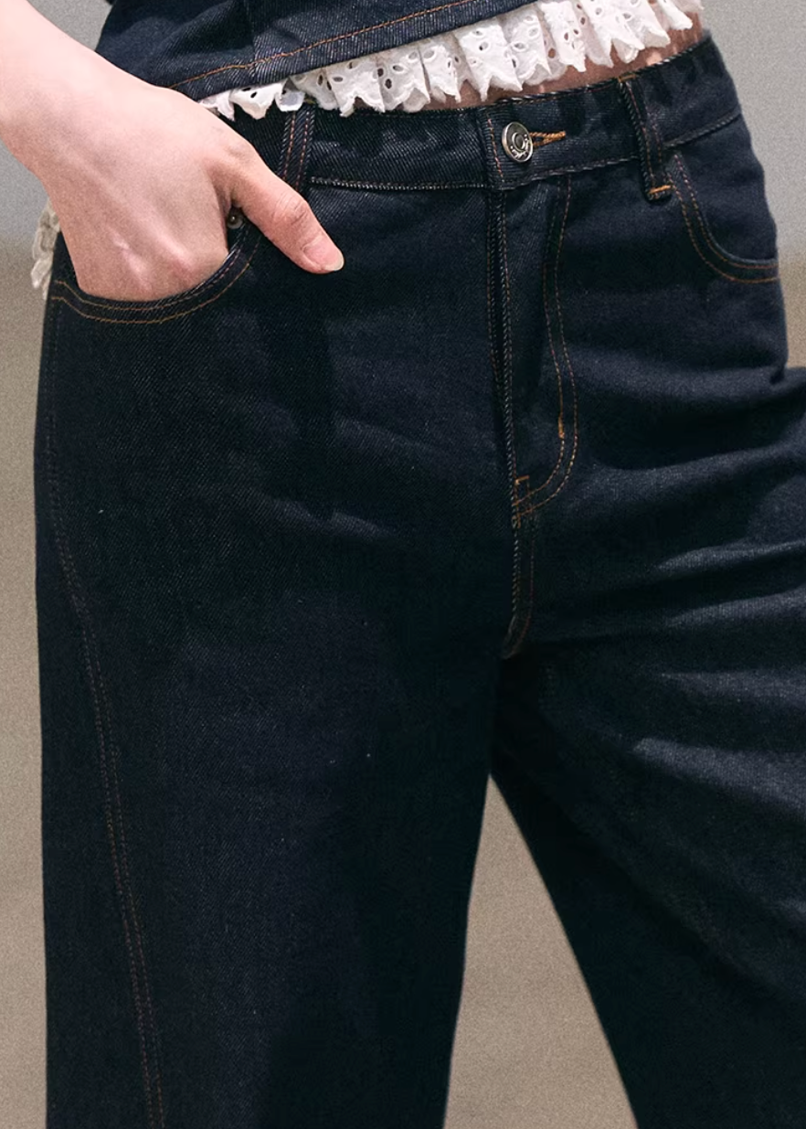 straight jeans women, loose fit denim, korean fashion denim, spring outfits 2026, casual spring outfits, relaxed straight jeans, minimalist denim style, soft aesthetic outfit, breathable cotton jeans, modern feminine clothing, parisian style clothing, versatile casual pants, chic everyday outfit, calm luxury fashion, light wash jeans women, effortless style jeans, spring wardrobe denim, comfortable wide jeans, natural tone denim, everyday essential jeans