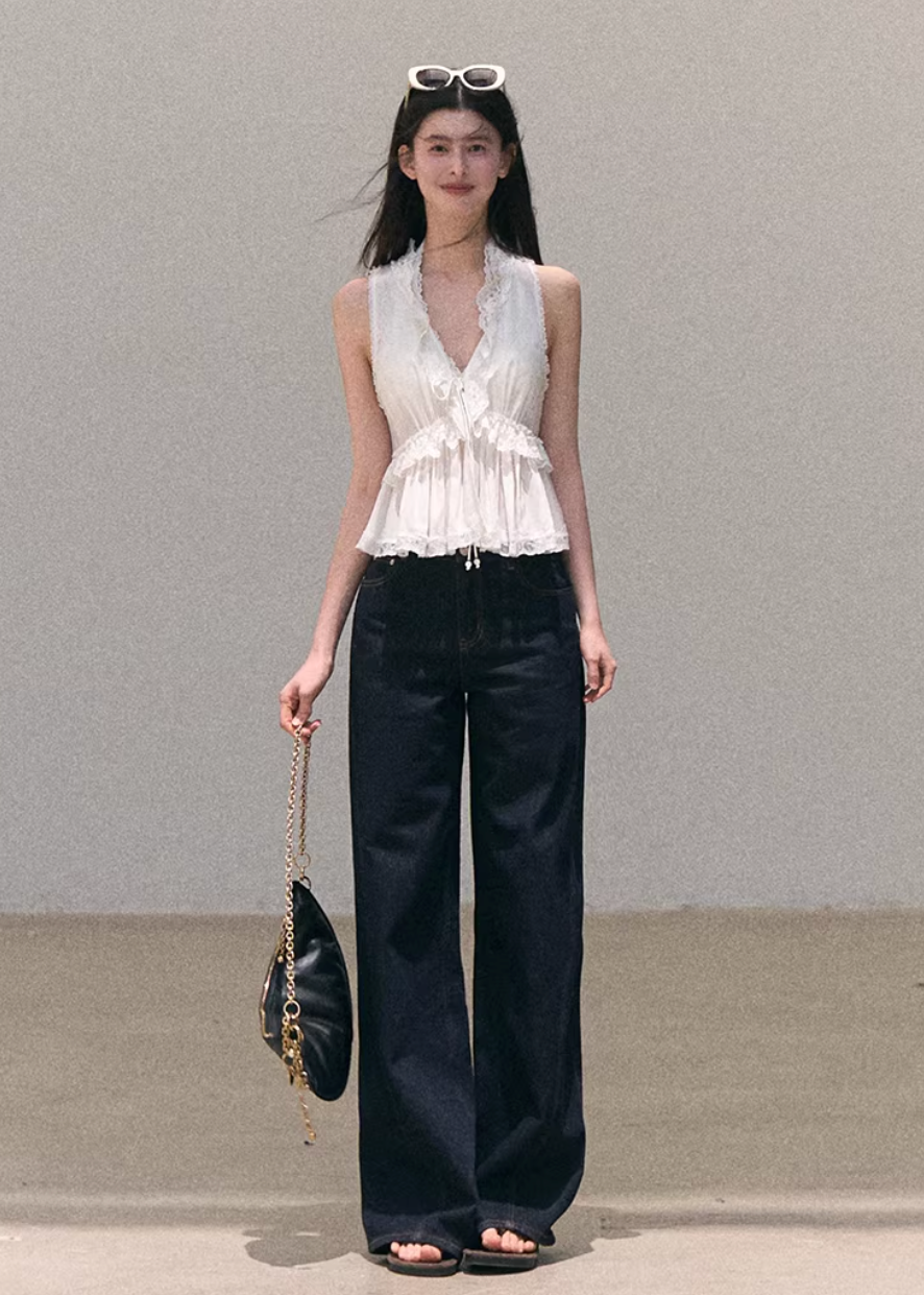 straight jeans women, loose fit denim, korean fashion denim, spring outfits 2026, casual spring outfits, relaxed straight jeans, minimalist denim style, soft aesthetic outfit, breathable cotton jeans, modern feminine clothing, parisian style clothing, versatile casual pants, chic everyday outfit, calm luxury fashion, light wash jeans women, effortless style jeans, spring wardrobe denim, comfortable wide jeans, natural tone denim, everyday essential jeans