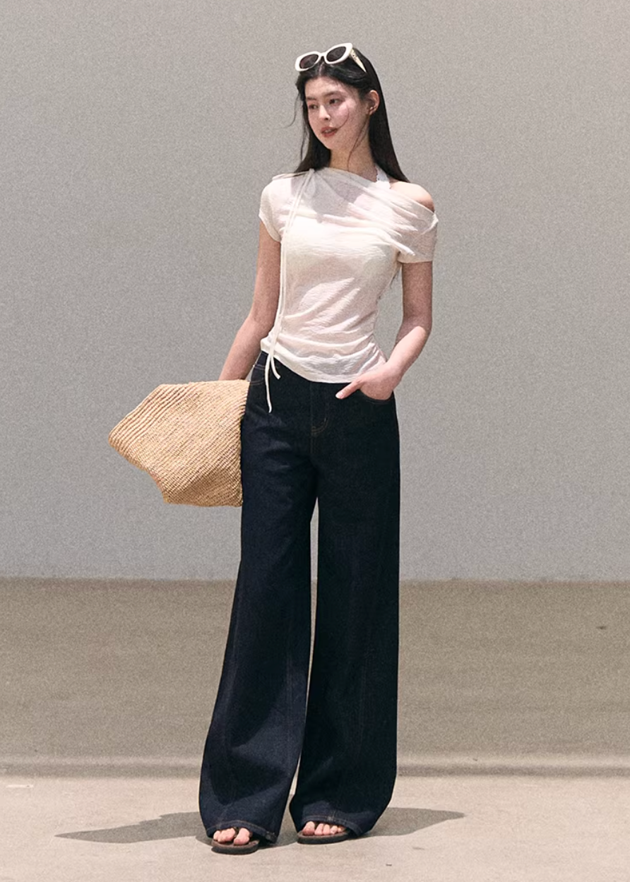 straight jeans women, loose fit denim, korean fashion denim, spring outfits 2026, casual spring outfits, relaxed straight jeans, minimalist denim style, soft aesthetic outfit, breathable cotton jeans, modern feminine clothing, parisian style clothing, versatile casual pants, chic everyday outfit, calm luxury fashion, light wash jeans women, effortless style jeans, spring wardrobe denim, comfortable wide jeans, natural tone denim, everyday essential jeans