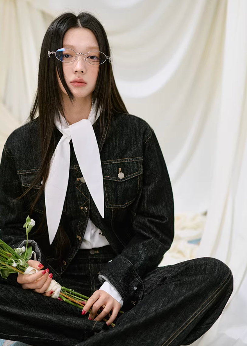 denim jacket women, oversized denim jacket, vintage wash jacket, korean fashion outerwear, summer outfit ideas, casual summer outfits, blue denim jacket women, aesthetic fashion outfit, modern feminine clothing, parisian style clothing, versatile layering jacket, chic everyday outfit, relaxed fit denim jacket, effortless style outerwear, street style denim jacket, wardrobe essential jacket, classic denim outerwear, casual chic outfit, minimal style jacket, everyday fashion jacket