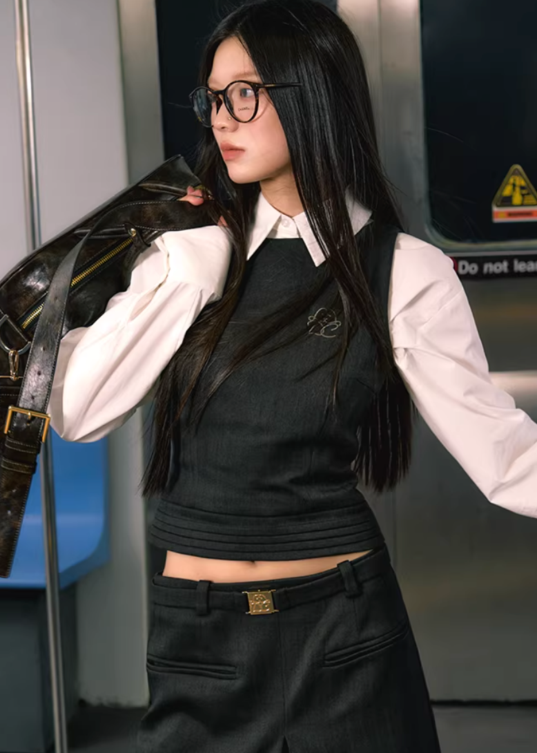three piece suit women, vest suit set women, korean fashion suit, summer work outfits women, work outfits women office, wide leg trousers set, tailored vest women, aesthetic fashion outfit, modern feminine clothing, parisian style clothing, chic office outfit, versatile suit set, structured outfit women, casual office outfit, minimal style suit, elegant work outfit, refined casual wear, commuter outfit women, clean silhouette suit, professional outfit women
