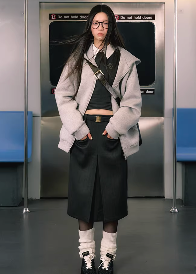 three piece suit women, vest suit set women, korean fashion suit, summer work outfits women, work outfits women office, wide leg trousers set, tailored vest women, aesthetic fashion outfit, modern feminine clothing, parisian style clothing, chic office outfit, versatile suit set, structured outfit women, casual office outfit, minimal style suit, elegant work outfit, refined casual wear, commuter outfit women, clean silhouette suit, professional outfit women