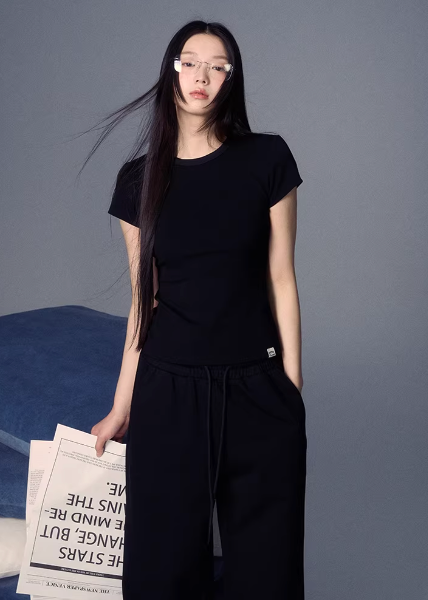 basic t shirt women, crew neck t shirt women, korean fashion top, summer outfits casual, summer outfit ideas, minimalist t shirt women, slim fit t shirt women, breathable cotton tee, soft aesthetic outfit, modern feminine clothing, parisian style clothing, versatile everyday top, chic casual outfit, simple basic top, lightweight summer top, effortless style tee, refined casual wear, spring wardrobe essential, fitted tee women, everyday essential top
